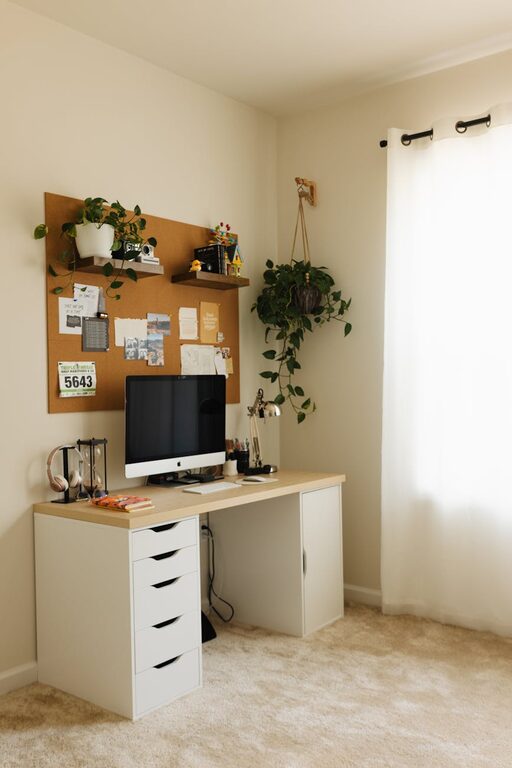 How to Create a Relaxing and Productive Home Office Space